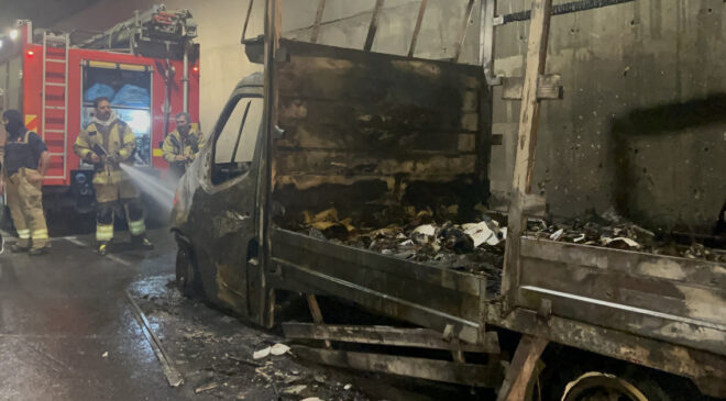 Sabiha Gökçen Havalimanı Yakınındaki Tünelde Kamyonet Yangını Trafiği Felç Etti: Yangın Kontrol Altında, Trafik Normale Döndü