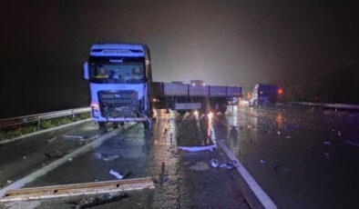 TAG Otoyolu’nda Feci Kaza: Yağışlı Havada Kontrol Kaybı, 1 Ölü, 1 Yaralı