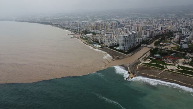 Mersin Yaylalarını Etkileyen Şiddetli Yağışlar Sel Yarattı: Akdeniz Çamur Rengine Büründü