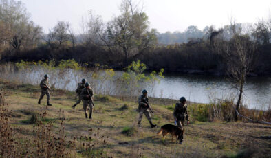 Edirne’de Kaçak Göçmenlerin Arasında Yakalanan Organizatör Tutuklandı: Parmak İzi Ele Verdi