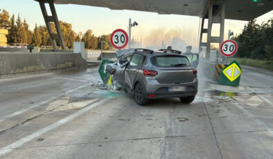 İzmir’de Feci Kaza: Beton Bariyerlere Çarpan Otomobilde Genç Kadın Hayatını Kaybetti