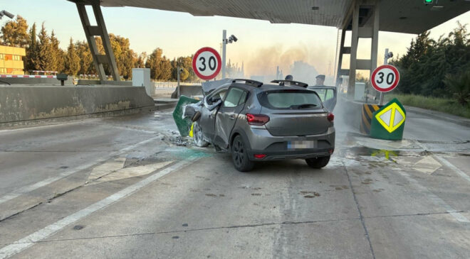 İzmir’de Feci Kaza: Beton Bariyerlere Çarpan Otomobilde Genç Kadın Hayatını Kaybetti