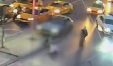 Şişli’de Korkunç Kaza: Bayılan Sürücü Trafik Işığı Direğine Çarptı, Turist Ağır Yaralandı