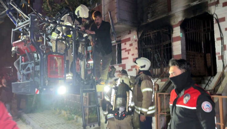 Avcılar’da Korku Dolu Anlar: Bina Yangınında 20 Kişi Kurtarıldı, Çıkış Nedeni Araştırılıyor