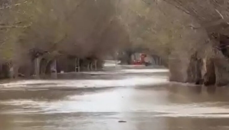Sivas’ta Baraj Kapakları Açıldı, Kızılırmak Taşkınlarla Coştu: Canova Köyü Sular Altında