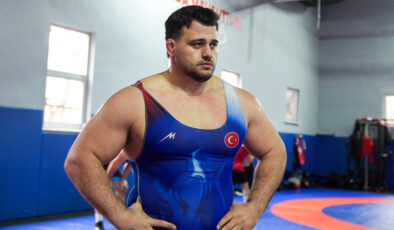 Rıza Kayaalp Avrupa Şampiyonası’nda Yarı Finalde: Sakatlığa Rağmen Zafer!
