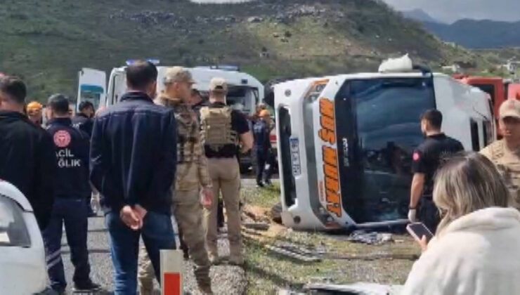 Diyarbakır-Bingöl Karayolunda Feci Kaza: Yolcu Midibüsü Devrildi, Yaralılar Var