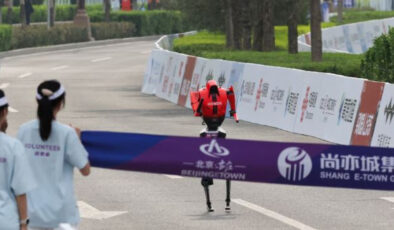 Pekin Yarı Maratonunda Yapay Zeka Şoku: İnsansı Robotlar İnsanları Geçti, Sporun Geleceği Tehlikede Mi?