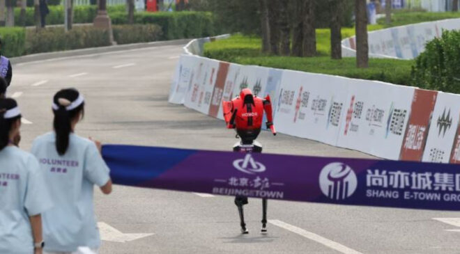 Pekin Yarı Maratonunda Yapay Zeka Şoku: İnsansı Robotlar İnsanları Geçti, Sporun Geleceği Tehlikede Mi?
