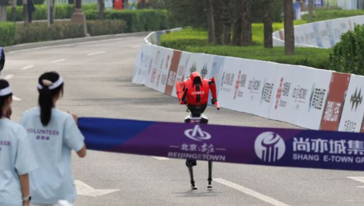 Pekin Yarı Maratonunda Yapay Zeka Şoku: İnsansı Robotlar İnsanları Geçti, Sporun Geleceği Tehlikede Mi?