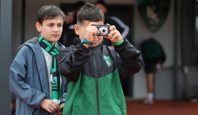 Serdar Dursun’dan Minik Taraftara Anlamlı Jest: Ertuğrul’a Kamera ve Kocaelispor Sevgisi