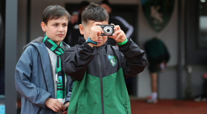 Serdar Dursun’dan Minik Taraftara Anlamlı Jest: Ertuğrul’a Kamera ve Kocaelispor Sevgisi