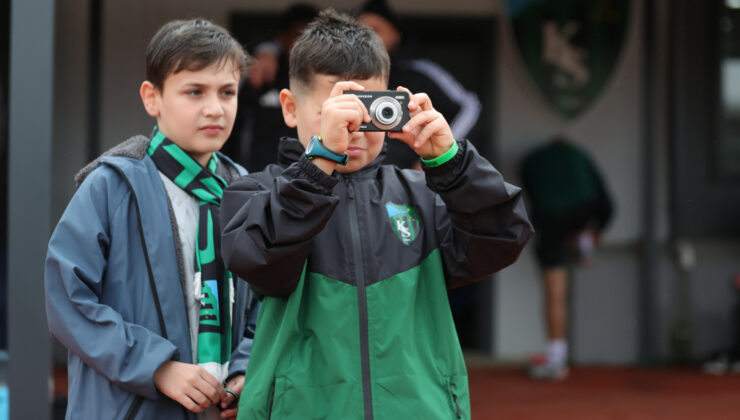 Serdar Dursun’dan Minik Taraftara Anlamlı Jest: Ertuğrul’a Kamera ve Kocaelispor Sevgisi