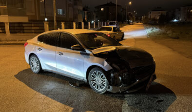 Eskişehir’de Feci Kaza: Ehliyetsiz Sürücü ve Alkollü Sürücünün Çarpışması Sonucu 1 Kişi Yaralandı, 117 Bin Lira Ceza