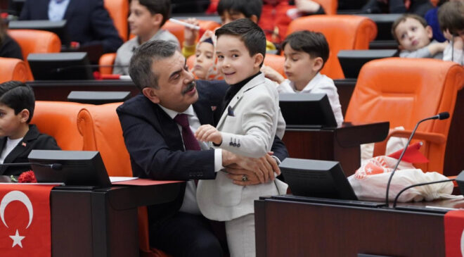 Bakan Tekin’den Okullarda Güvenlik Açıklaması: ‘Menfur Olaydan Rahatsız Olanlar Çocuklarımızı Kullandı’