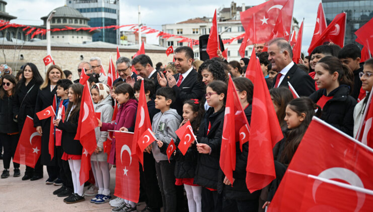 23 Nisan Coşkusu İstanbul’da Kutlandı: Taksim’de Çelenk Töreni Düzenlendi
