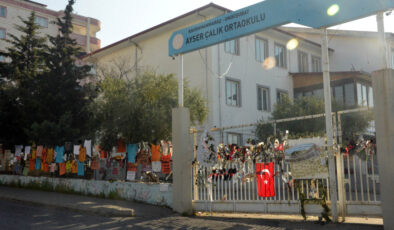 23 Nisan’da Hüzün: Ayser Çalık Ortaokulu’nda Sessizlik ve Anma Törenleri