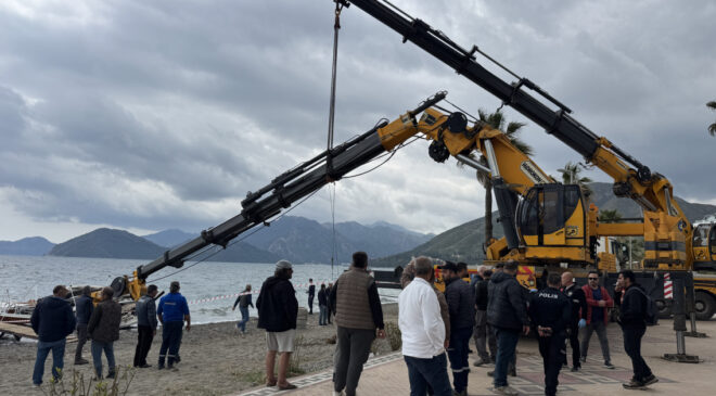 Marmaris’te Tekne İndirme Kazası: Vincin Kolunun Kopması Sonucu Bir İşçi Hayatını Kaybetti