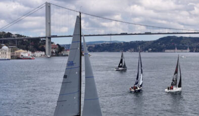 Uluslararası Yat Yarışları’nda Yelkenler 23 Nisan Coşkusuyla Açıldı: Çanakkale’ye Doğru Zorlu Mücadele Başladı