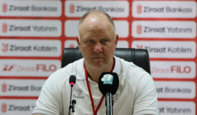 Samsunspor Yardımcı Antrenörü Sebastian Hahn’dan Trabzonspor Maçı Değerlendirmesi: ‘Hakemin Yönetimi Beklenmedikti’