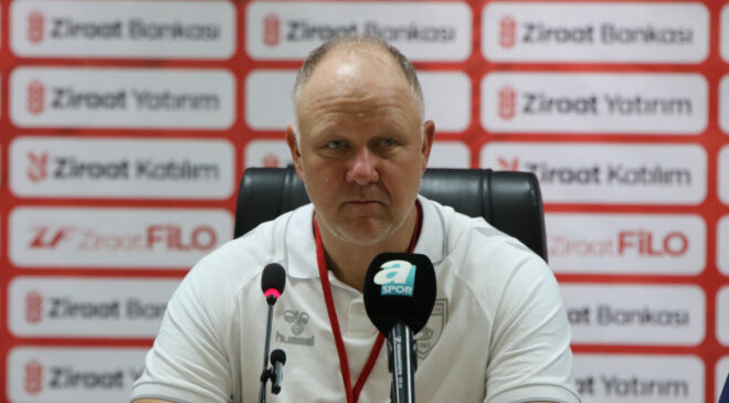 Samsunspor Yardımcı Antrenörü Sebastian Hahn’dan Trabzonspor Maçı Değerlendirmesi: ‘Hakemin Yönetimi Beklenmedikti’