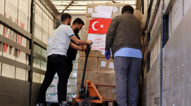 Van’dan İran’a Tıbbi Yardım Eli: 6 TIR Dolusu Malzeme Sınırı Aştı