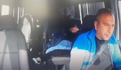 Arnavutköy’de Korku Dolu Anlar: Okul Servisi Kazasında Uyuyan Öğrenci Savruldu, Kaza Anı Kamerada!