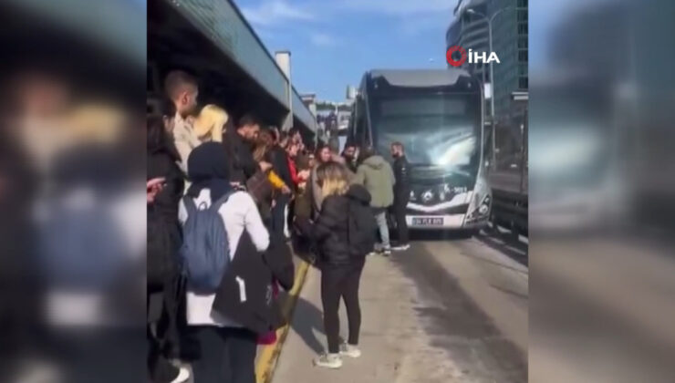 Beylikdüzü Metrobüs Hattında Yoğunluk İzdihama Dönüştü: Vatandaşlardan Tepki ve Seferlere Müdahale