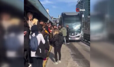 Beylikdüzü’nde Metrobüs İzdihamı: Vatandaşlar Seferleri Durdurdu, Tepkiler Çığ Gibi