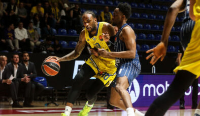 Anadolu Efes, Maccabi Tel Aviv’e Yenildi: Avrupa Ligi’nde Zorlu Mağlubiyet