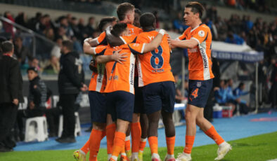 Başakşehir, Kasımpaşa’yı Farklı Geçti: Süper Lig’de Gol Şov ve Kırmızı Kart!