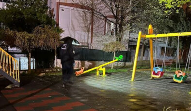 İzmir Karabağlar’da Parkta Korkunç Saldırı: 3 Yaşındaki Çocuk Bıçakla Yaralandı, Zanlı Gözaltında