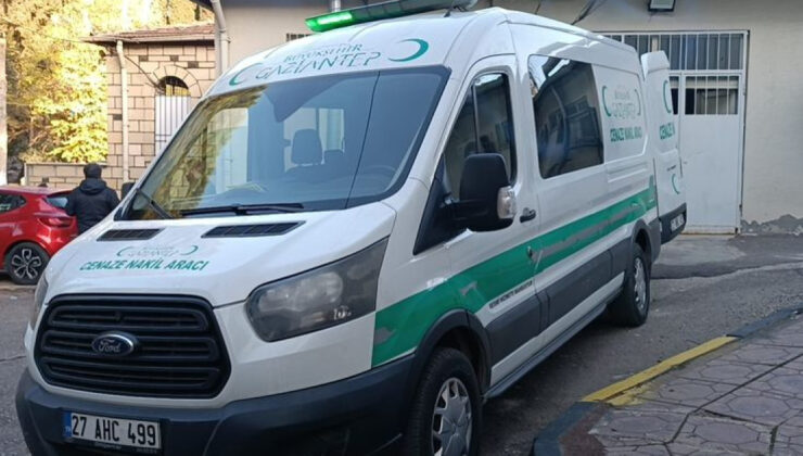 Gaziantep’te Feci Kaza: TIR’a Çarpan Otomobilde Baba ve Oğlu Hayatını Kaybetti, Diğer Oğlu Ağır Yaralı