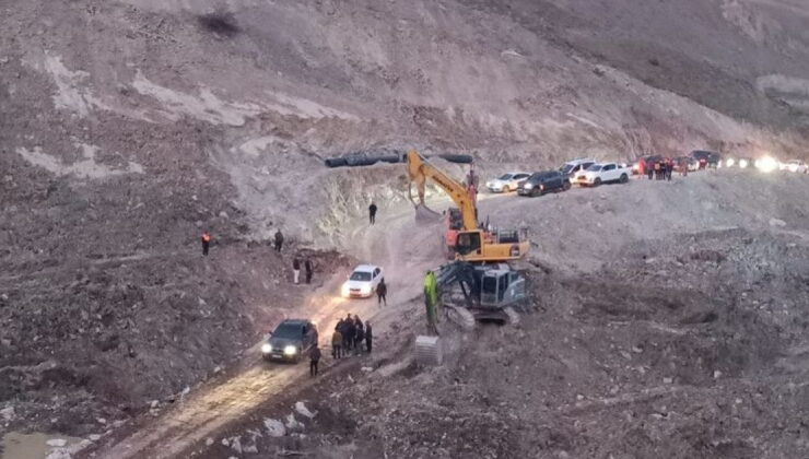 Hakkari-Van Karayolu’nda Heyelan Sonrası Ulaşım Kontrollü Olarak Yeniden Başladı: İşte Son Durum
