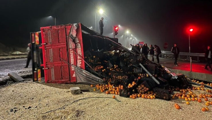Adıyaman’da Zincirleme Kaza: TIR, Minibüsler ve Meyve Faciası! 5 Yaralı