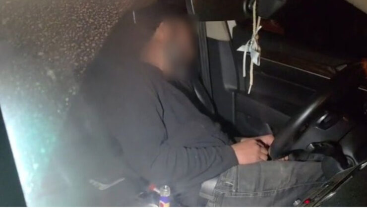 Antalya’da Park Halindeki Araçta Uyuyan Sürücüyü Uyandırma Operasyonu: Cam Kırıldı, Kapı Açıldı