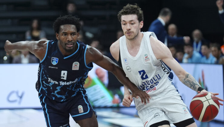 Anadolu Efes, Türk Telekom’u Farklı Geçti: Süper Lig’de Play-Off Yarışı Kızışıyor