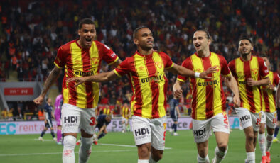 Göztepe, Antalyaspor’u 2-0 Mağlup Ederek Galibiyet Serisine Döndü, Antalyaspor Küme Düşme Tehlikesiyle Karşı Karşıya