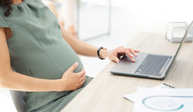 Doğum İzinleri Uzuyor: Kadın Çalışanlar İçin Yeni Düzenlemeler TBMM’den Geçti