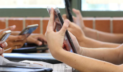 Sosyal Medyada 15 Yaş Altı Çocuklara Yönelik Yeni Düzenlemeler Onaylandı