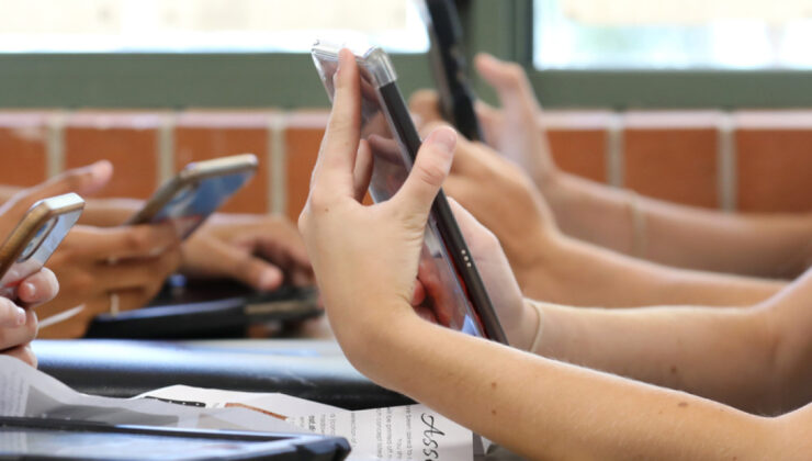 Sosyal Medyada 15 Yaş Altı Çocuklara Yönelik Yeni Düzenlemeler Onaylandı