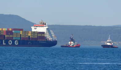 Çanakkale Boğazı’nda Gemi Arızası: ‘Med Beykoz’ Römorkörlerle Demir Sahasına Çekildi, Boğaz Transit Geçişlere Kapatıldı