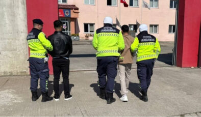 Hatay’da Yasa Dışı Giriş: 14 Suriyeli Yakalandı, Göçmen Kaçakçılığı Şüphelisi Tutuklandı