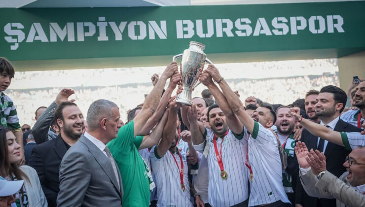 Bursaspor’dan Şampiyonluk Coşkusu: 2. Lig’de Zafere Ulaşan Yeşil-Beyazlılar Kupalarına Kavuştu!