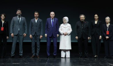 Cumhurbaşkanı Erdoğan ‘Bir Adam Yaratmak’ Filminin Galasında: Emine Erdoğan ve Bakan Ersoy ile Birlikte İzledi