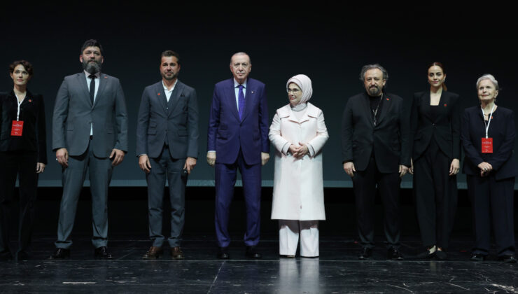 Cumhurbaşkanı Erdoğan ‘Bir Adam Yaratmak’ Filminin Galasında: Emine Erdoğan ve Bakan Ersoy ile Birlikte İzledi
