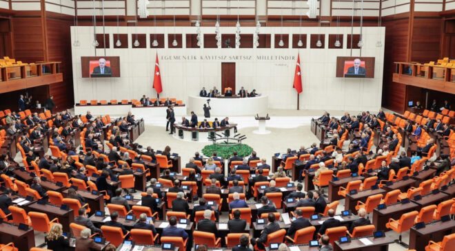 TBMM’de ‘Afet Riski Altındaki Alanların Dönüşümü’ Teklifi Gündeminde: Muhalefetten Eleştiriler, İktidardan Destek