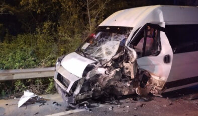 Beykoz’da Feci Kaza: Servis Minibüsü ile Otomobil Çarpıştı, 11 Yaralı