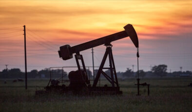 Petrol Fiyatları Kutsal Cuma’da Yatay Seyretti: Jeopolitik Riskler ve İstihdam Verisi Takipte