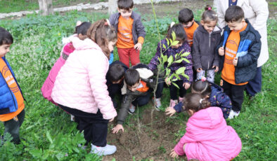 Hatay Büyükşehir Belediyesi’nden Çocuklara Çevre Bilinci: Okullarda Fidan Dikimi Etkinlikleri